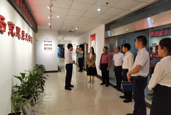 在惠州市技师学院，朱伟平院长介绍了惠州市技师学院马克思主义学院的建设情况.jpg